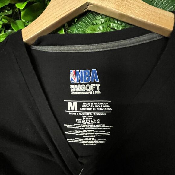 MIAMI HEAT Shirt Men Medium Black Graphic Print Red Pixel Logo NBA‎ Sports 0577 - Picture 6 of 8